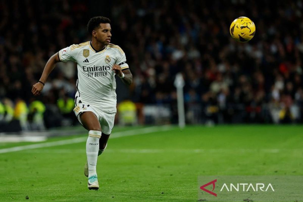 Real Madrid Kembali Mengambil Kemenangan 2-0 atas Granada, Menggeser Puncak Klasemen